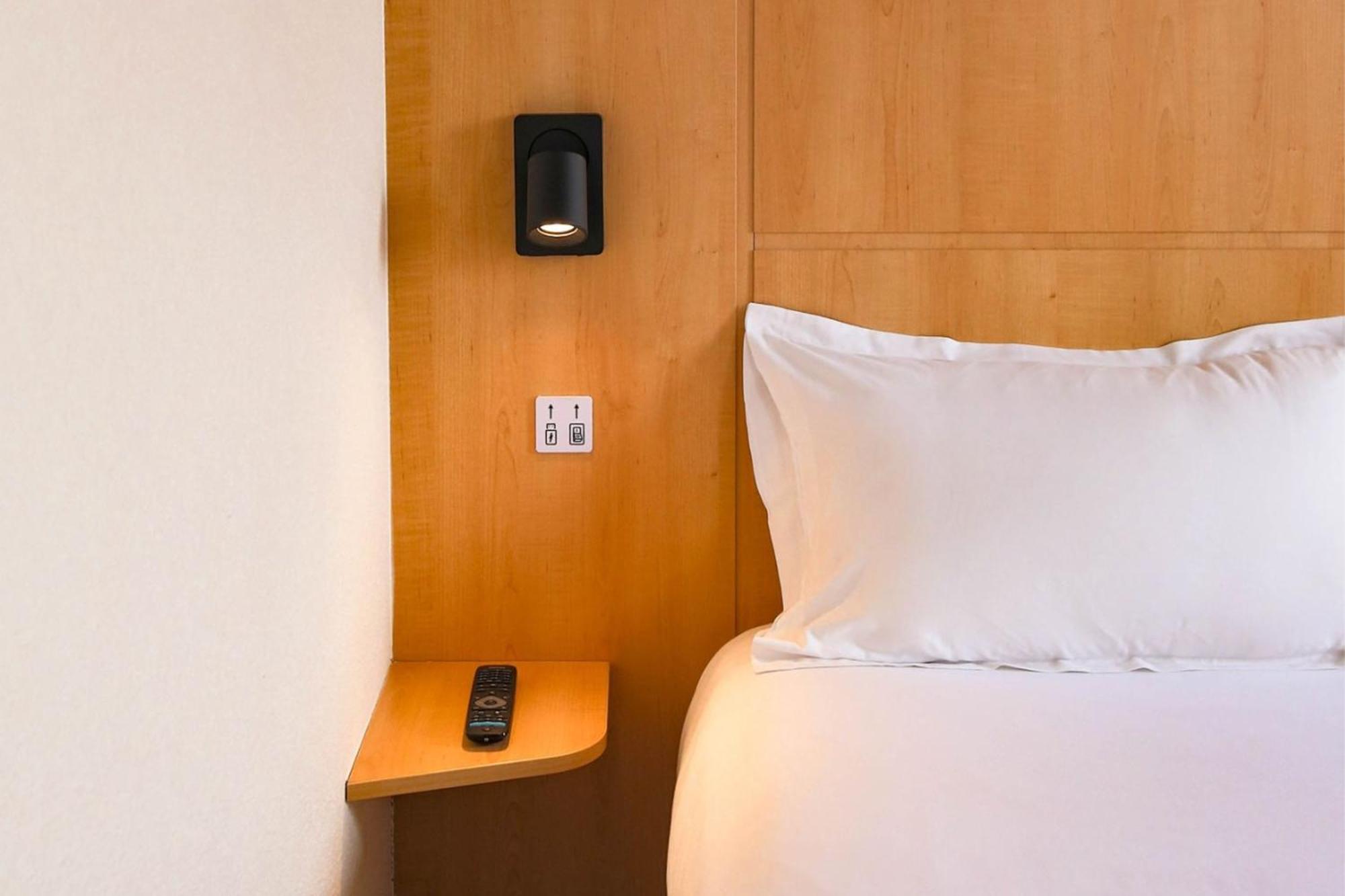 อีซี่โฮเทล นีซ ปาแล เด กงเกร - โอลด์ทาวน์ Hotel ภายนอก รูปภาพ